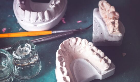 Fehlerhafte Zahnprothese – Schmerzensgeldansprüche und Schadensersatz